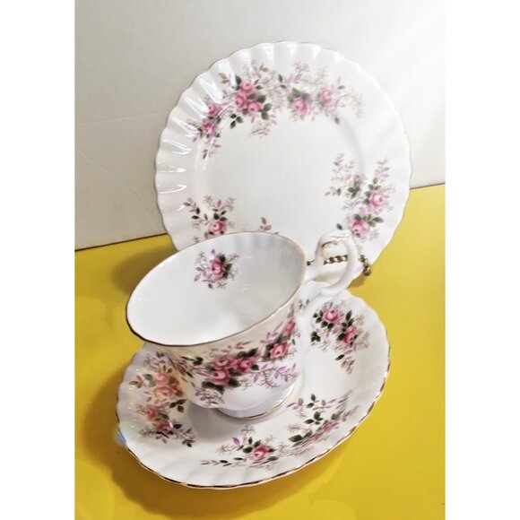 4 Sets Royal Albert Bone China Lavender Rose Tea Cup Saucer & Bread Plate 2008 - Picture 3 of 14